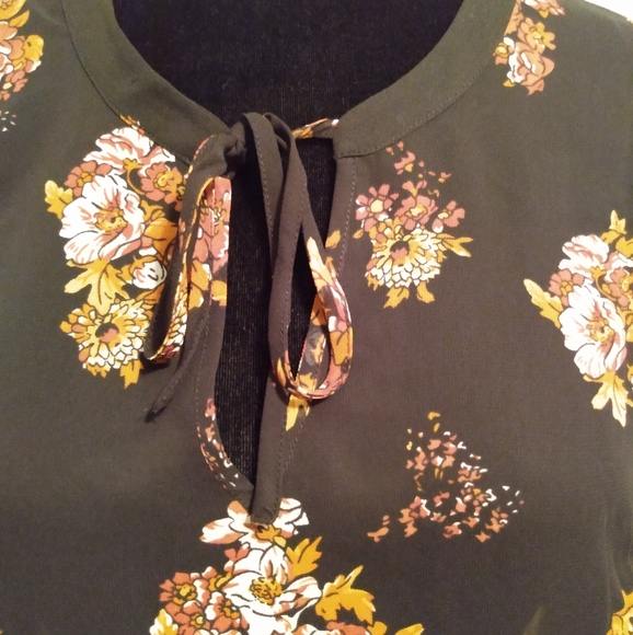 🔴 SALE NWT Modcloth Sheer Black Ruffle Blouse with Floral Pattern - Picture 5 of 10